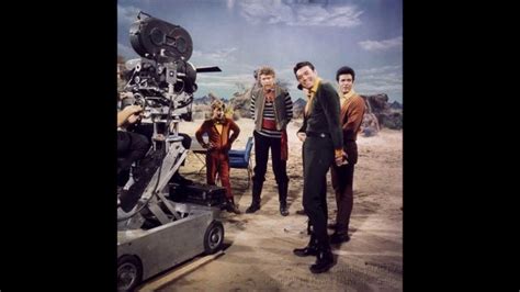 Behind the Scenes Photos: Lost In Space - YouTube