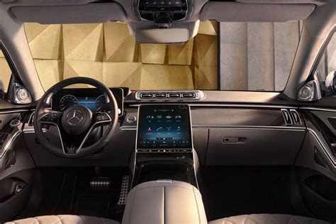 Gambar Mercedes Benz S-Class 2024 - Lihat Foto Interior & Eksterior | Oto