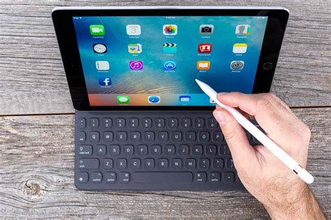 How to Connect a Keyboard to an iPad