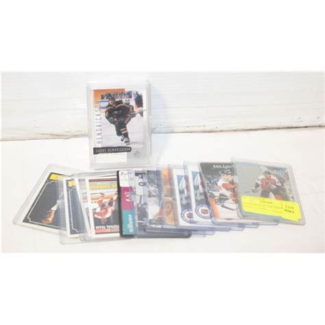 COLLECTION OF ERIC LINDROS HOCKEY CARDS