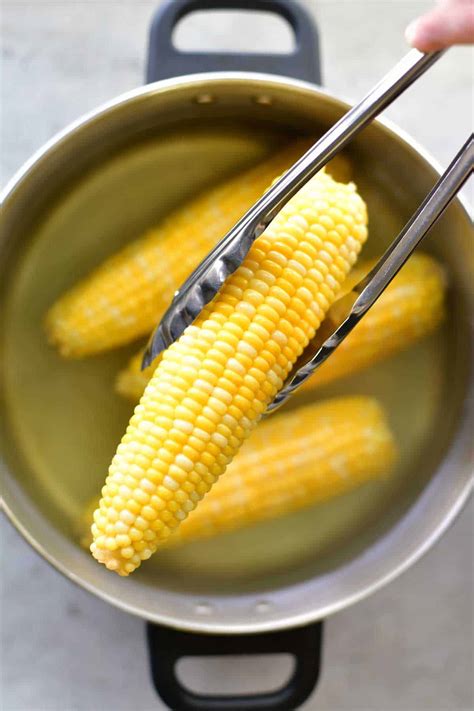 boiled corn on the cob