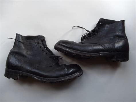 WW2 BRITISH ARMY ANKLE BOOTS DATED 1945 - DBG Militaria