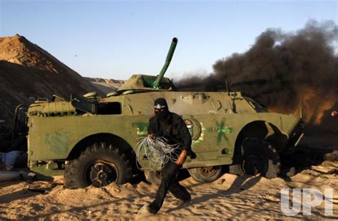 Photo: Palestinian Fighters Train in Gaza - GAZ2011011305 - UPI.com