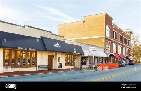 ELON, NORTH CAROLINA, USA-2 JANUARY 2023: Main Street in downtown. Wide angle view showing ...