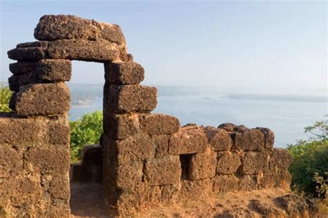 Chapora fort - Goa in pictures | Times of India Travel