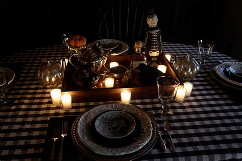 among the saguaros: a spooky table for Halloween...