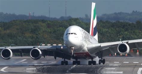 Terrifying Emirates Plane Landing Captured on Video - Thrillist