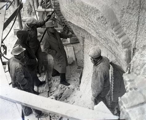 Rare Photos Taken During Mount Rushmore Construction