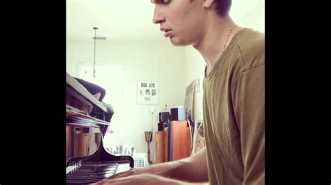 Ansel Elgort singing XO TOUR LIF3 - YouTube