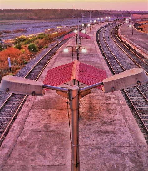 Haldwani Railway station (Uttarakhand) If there are 100 people ...