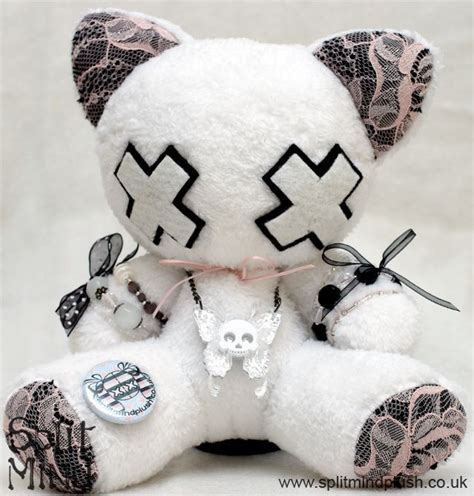 Skull Kitten by *SplitxMindxPlush on deviantART | Creepy stuffed ...