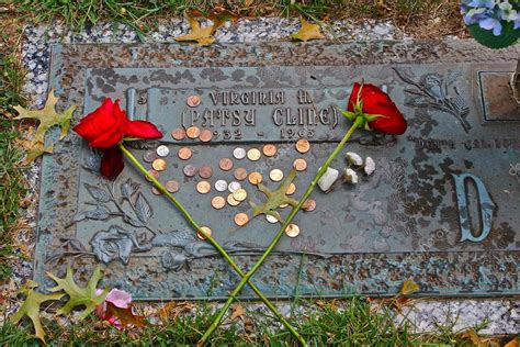 Patsy Cline Grave – Stock Editorial Photo © mtdozier23 #12891321