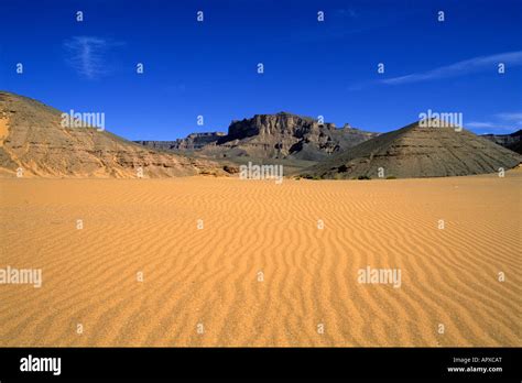 Rocky mountains in the Tadrart Acacus Stock Photo - Alamy