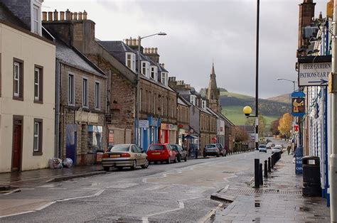 Innerleithen High Street © Jim Barton cc-by-sa/2.0 :: Geograph Britain and Ireland