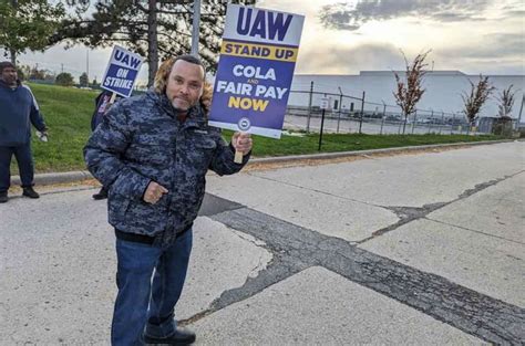 UAW, Stellantis reach tentative contract deal, ending strike | Crain's ...