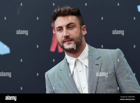 Jordan McGraw arriving on the red carpet at the 2019 MTV Video Music ...