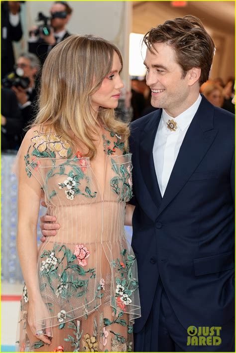 Robert Pattinson & Suki Waterhouse Walk Rare Red Carpet Together at Met Gala 2023: Photo 4927160 ...