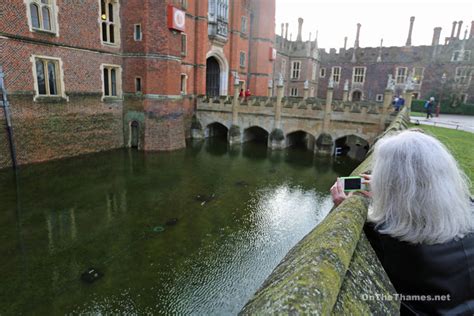 Bad weather causes flooding along the Thames | On The Thames