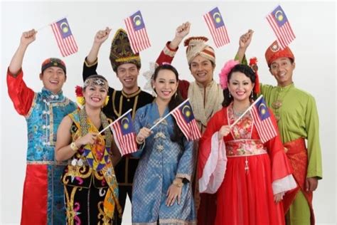 7 Different Traditional Malaysian Clothes – Travel Stylus