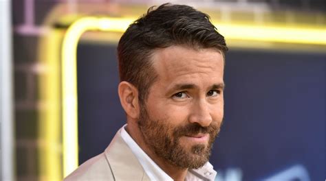 Ryan Reynolds Wore An 'A-hole' Costume On 'Sesame Street' And Things ...