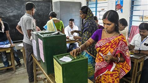 West Bengal Panchayat Election LIVE Updates: Voting halted in Dinhata ...