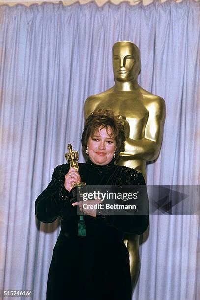 Kathy Bates Oscar Photos Photos and Premium High Res Pictures - Getty ...