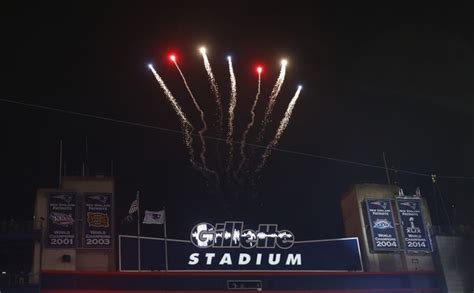 The Patriots Super Bowl banner ceremony was as subtle as a punch to the face | Nfl photos ...