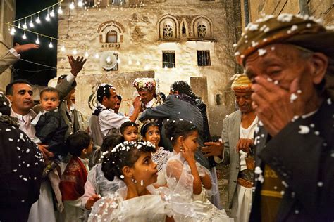 Phenomenal photography illustrating wedding rituals from around the world - Smashing the Glass ...