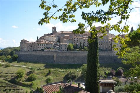 Anghiari Travel Guide: Best of Anghiari, Tuscany Travel 2024 | Expedia.co.uk