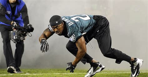 Brian Dawkins does pregame dance for Eagles before getting No. 20 ...