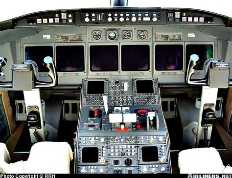 Bombardier Challenger 604 (CL-600-2B16) Cockpit