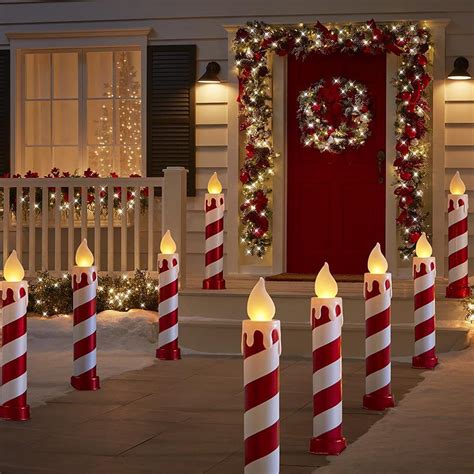 Outrageous Outdoor Holiday Decorations You Have to See | Christmas yard decorations, Outdoor ...