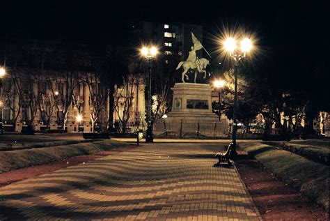 plaza San Martin de noche (Rosario) | Walter | Flickr