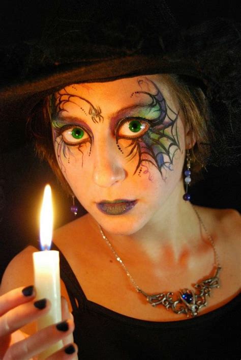 eine schöne frau wie hexe gemacht - halloween schminken Scary Witch Makeup, Halloween Makeup ...