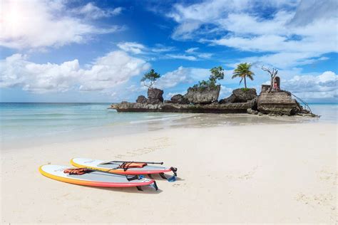 Travel Guide to Boracay, the Philippines' Party Island