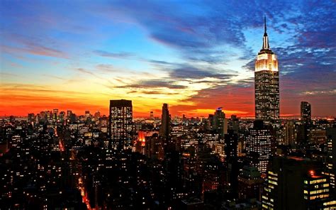 Manhattan Skyline: A Stunning 4K Ultra HD Wallpaper of New York