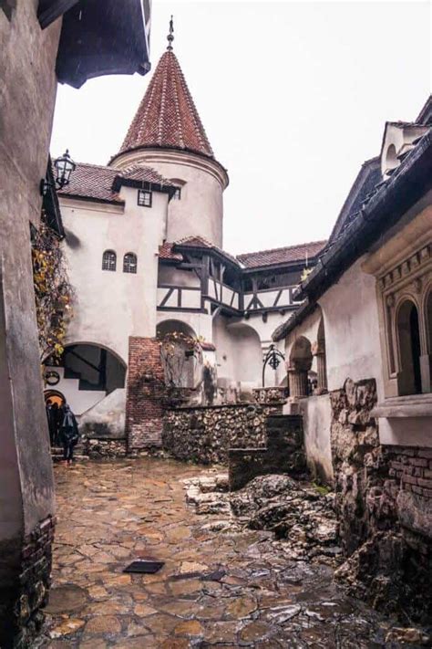 Visiting Dracula's Castle (Bran Castle) in Transylvania | solosophie