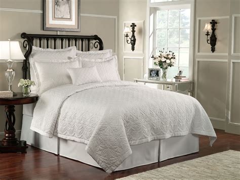 Lismore Quilt White by Waterford Luxury Bedding - BeddingSuperStore.com