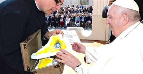 The photo of Pope Francis receiving the unique Nike sneakers that were ...