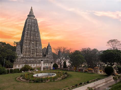 The Side View Of The Stupa At Mahabodhi Temple Complex In Bodh Gaya ...