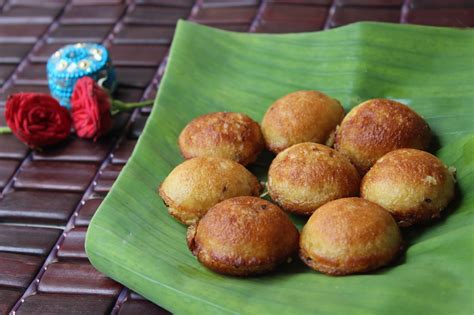 Vysya's Delicious Recipes: Unni Appam(kerala Style) - Kerala onam sadya recipe