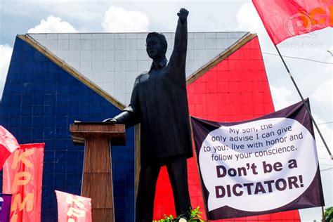 Protesters tell Noynoy Aquino: Emulate your father