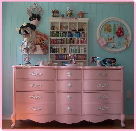 The "Winey" Mom: Free Pink Dresser Re-Do; Fit For a Princess!