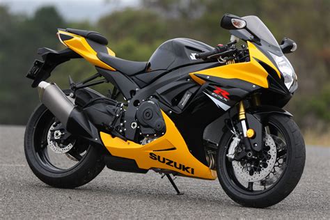 Review: 2017 Suzuki GSX-R750 - CycleOnline.com.au