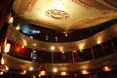 Visitor's Guide to the Old Vic Theatre in London