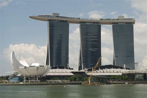 The boat hotel and offices, Singapore. Pretty amazing plac… | Flickr