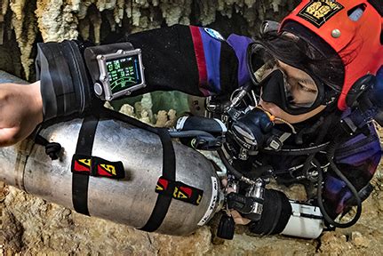 Underwater Cave Photography - Divers Alert Network