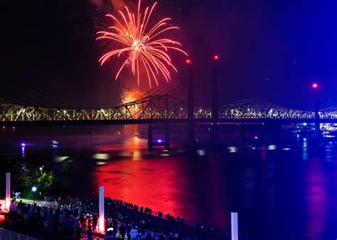 Fireworks over Ohio river | 4th of July festivities in Louis… | Flickr