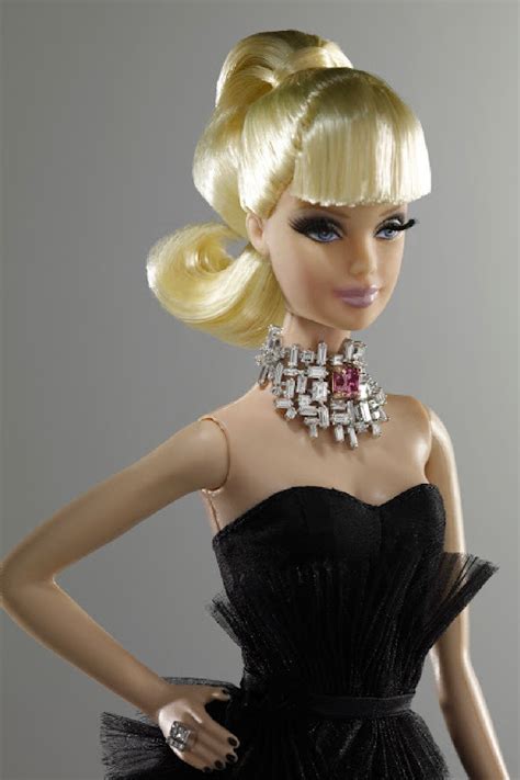 קונספירציה רועדת המניה most expensive barbie נתונים חברתית לנצח