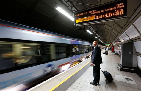 Travelers Beware: Heathrow Airport Experiencing Lengthy Queues